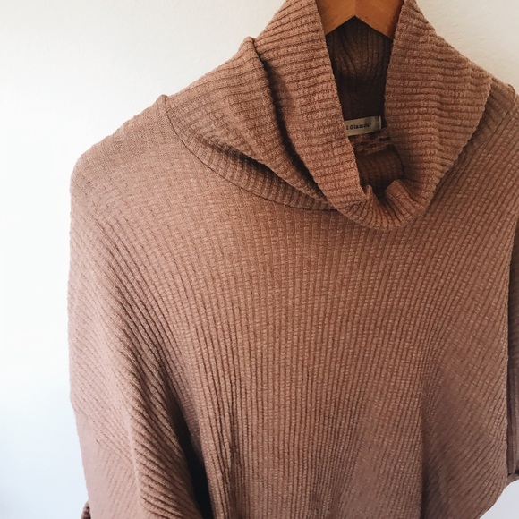 Turtle neck, soft pink top! - Picture 4 of 4